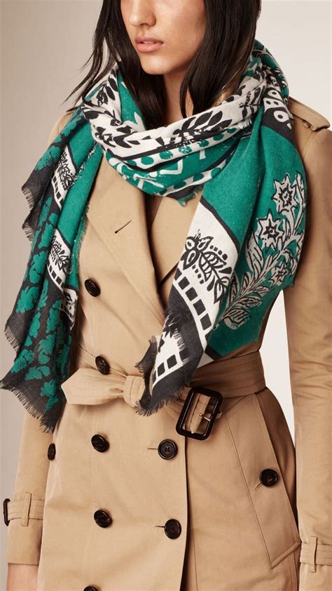 ways to wear a burberry scarf|Burberry scarf outfits.